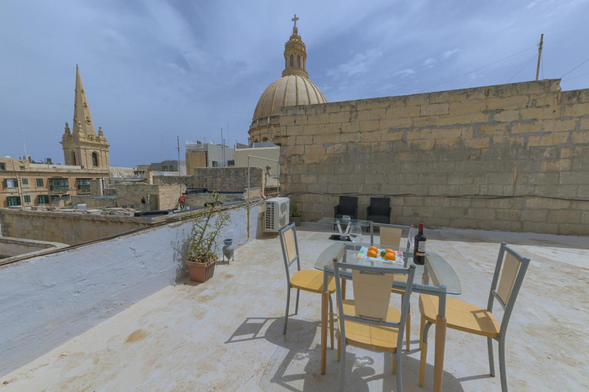 Stylish Valletta 2 Bedrooom City Centre Apartment With Terrace Exterior foto