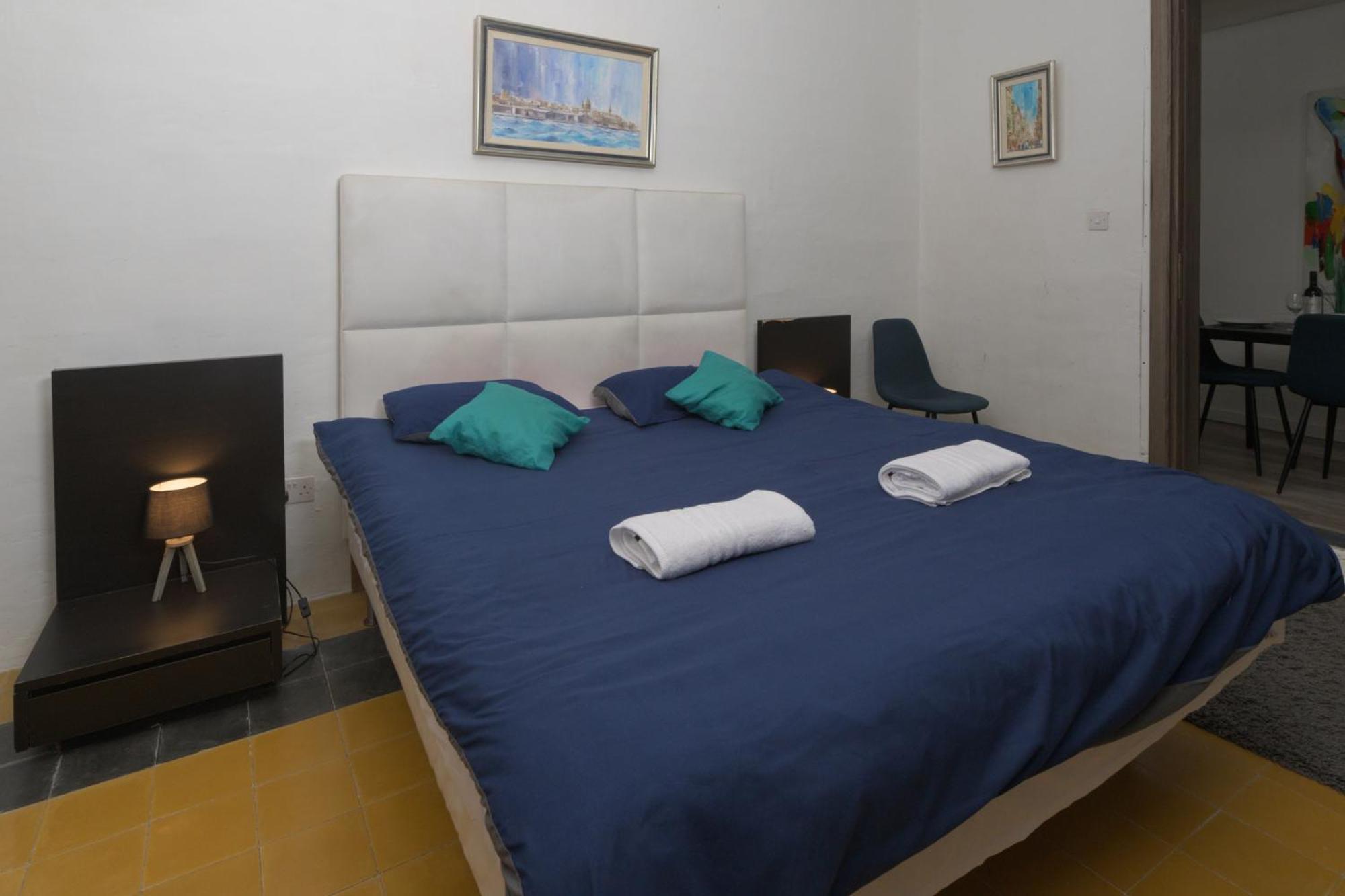 Stylish Valletta 2 Bedrooom City Centre Apartment With Terrace Exterior foto